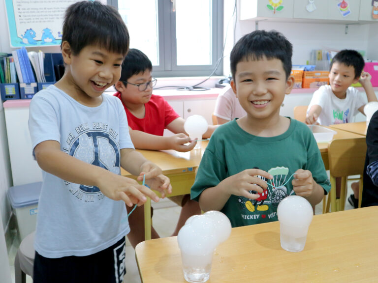 Thí Nghiệm Khoa Học Vui (STEM)